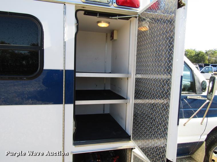 image for item DD3726 1997 Ford Econoline E450 ambulance
