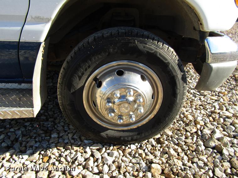 image for item DD3726 1997 Ford Econoline E450 ambulance