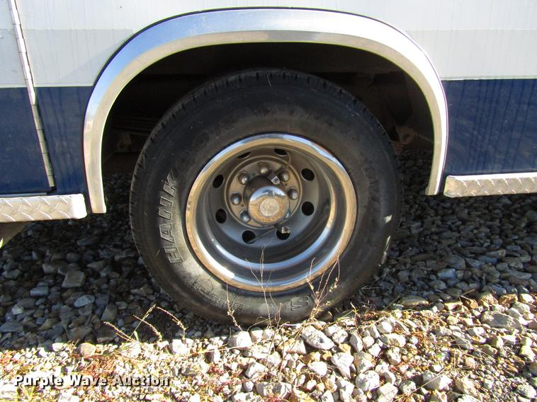 image for item DD3726 1997 Ford Econoline E450 ambulance