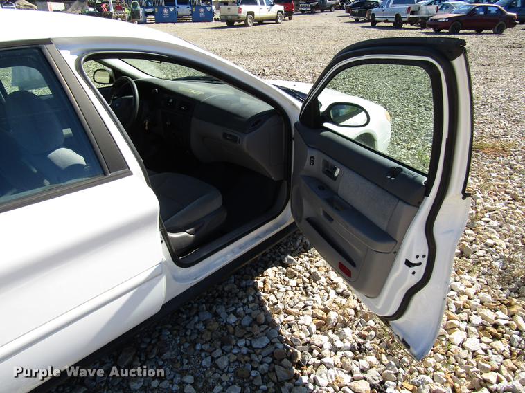image for item DD3729 2000 Ford Taurus SE