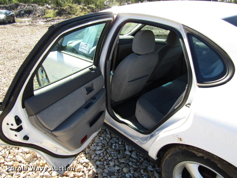 image for item DD3729 2000 Ford Taurus SE