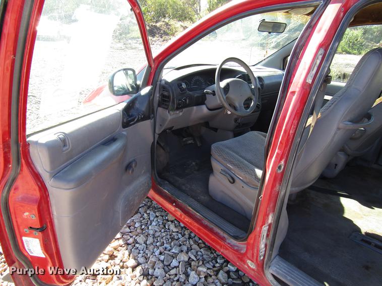 image for item DD3730 1999 Plymouth Voyager van