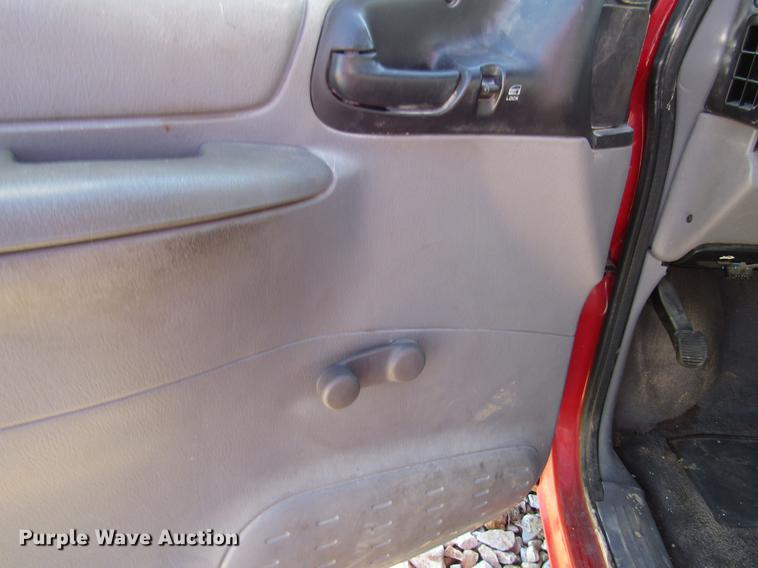 image for item DD3730 1999 Plymouth Voyager van