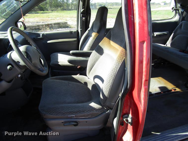 image for item DD3730 1999 Plymouth Voyager van
