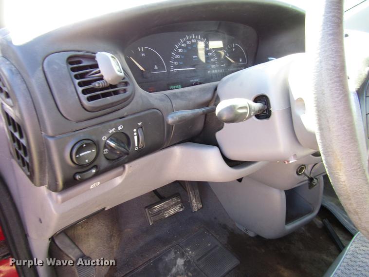 image for item DD3730 1999 Plymouth Voyager van