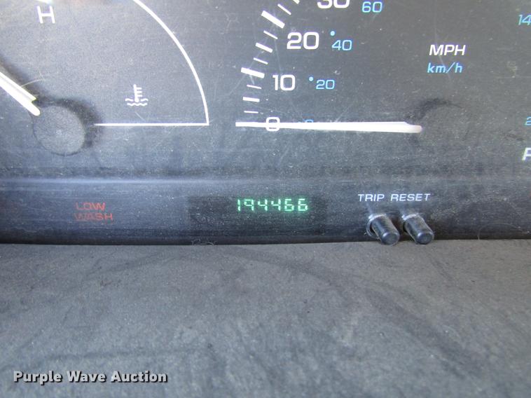 image for item DD3730 1999 Plymouth Voyager van