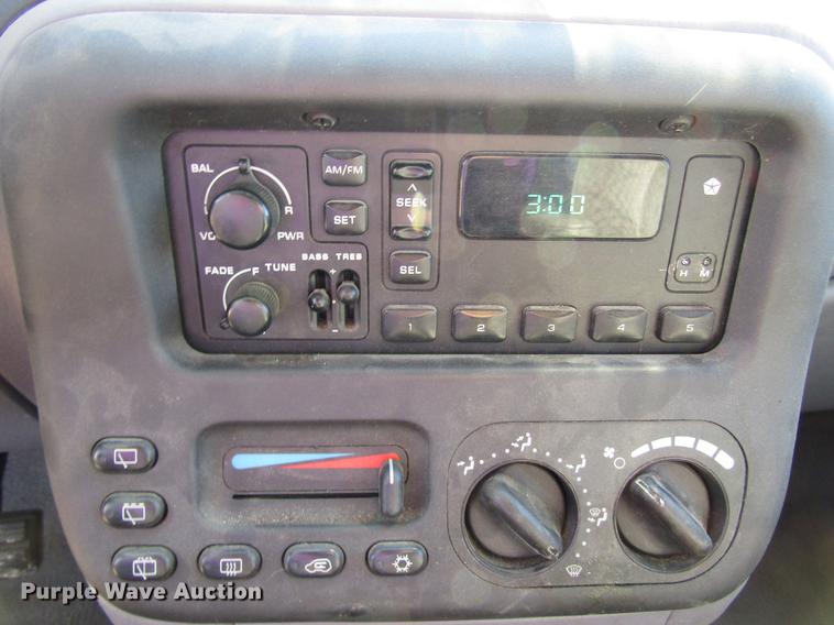 image for item DD3730 1999 Plymouth Voyager van