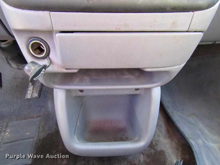 image for item DD3730 1999 Plymouth Voyager van