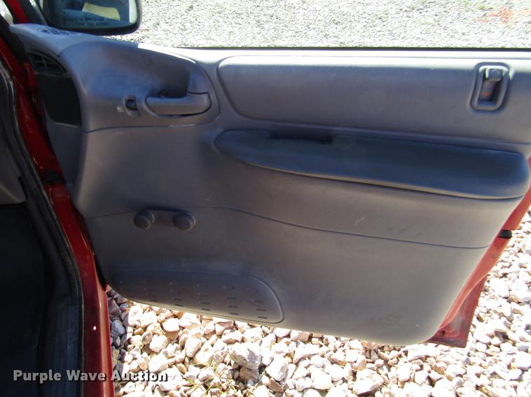 image for item DD3730 1999 Plymouth Voyager van