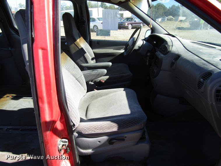 image for item DD3730 1999 Plymouth Voyager van