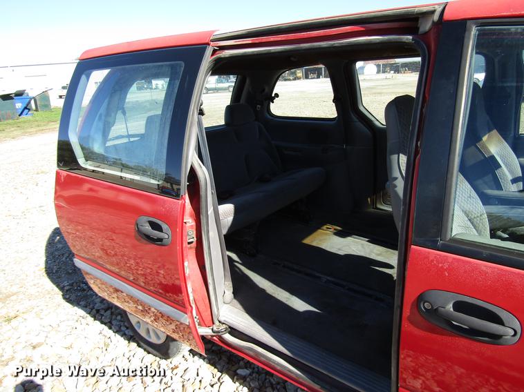 image for item DD3730 1999 Plymouth Voyager van