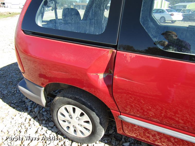 image for item DD3730 1999 Plymouth Voyager van