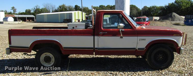 image for item DD3731 1986 Ford F250 pickup truck