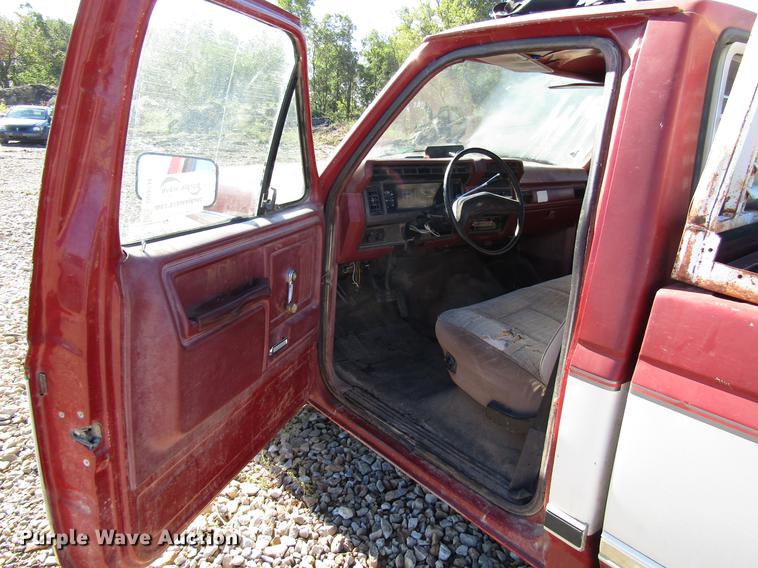 image for item DD3731 1986 Ford F250 pickup truck