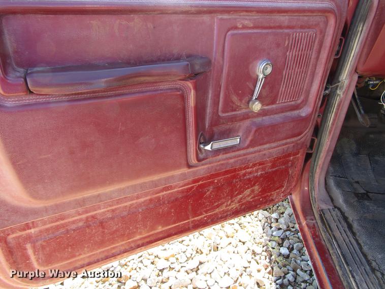 image for item DD3731 1986 Ford F250 pickup truck