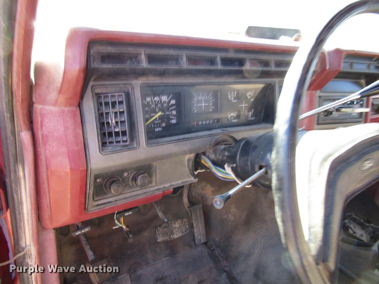 image for item DD3731 1986 Ford F250 pickup truck