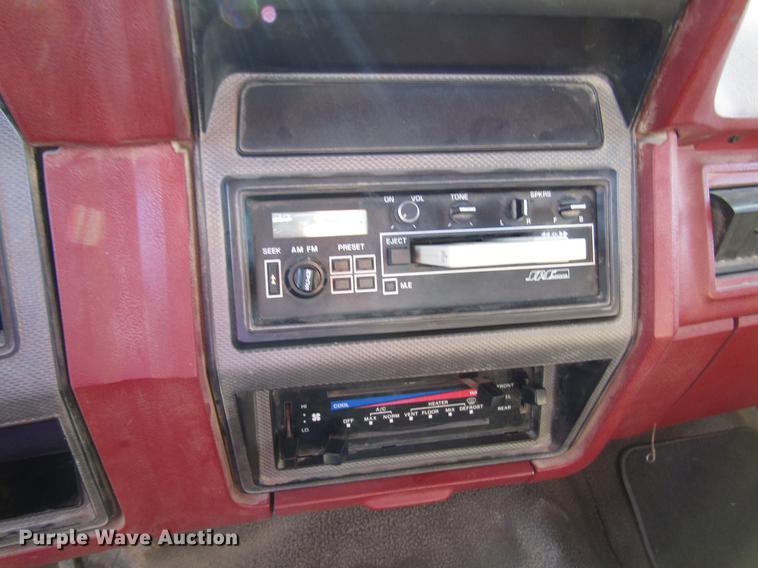 image for item DD3731 1986 Ford F250 pickup truck