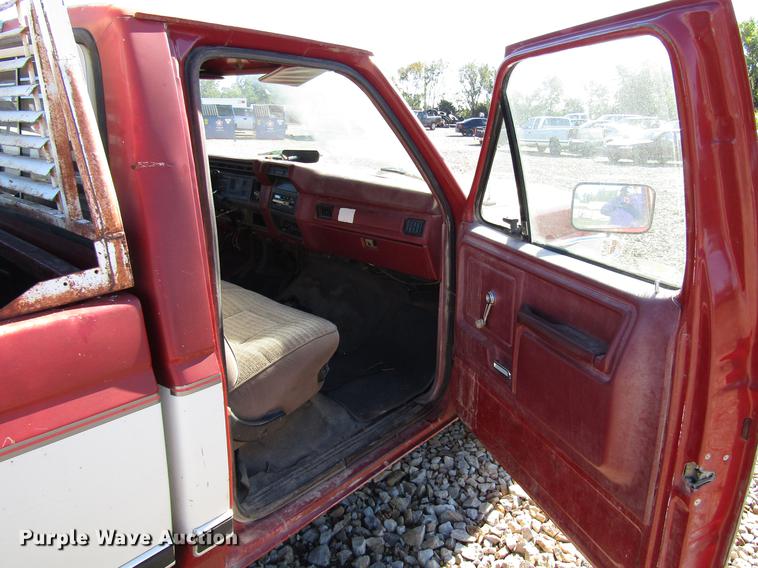 image for item DD3731 1986 Ford F250 pickup truck