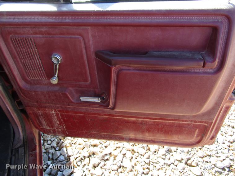 image for item DD3731 1986 Ford F250 pickup truck