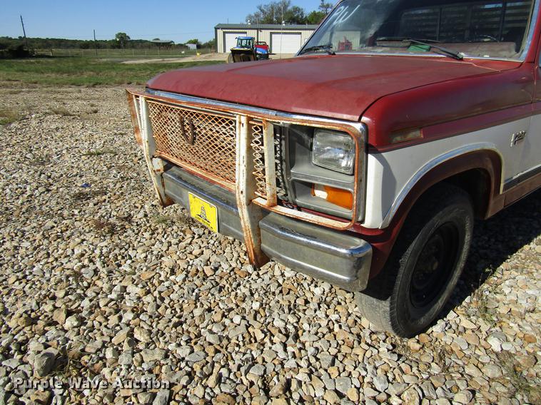 image for item DD3731 1986 Ford F250 pickup truck
