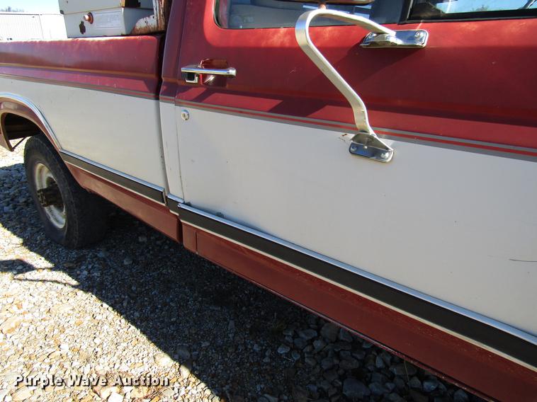 image for item DD3731 1986 Ford F250 pickup truck