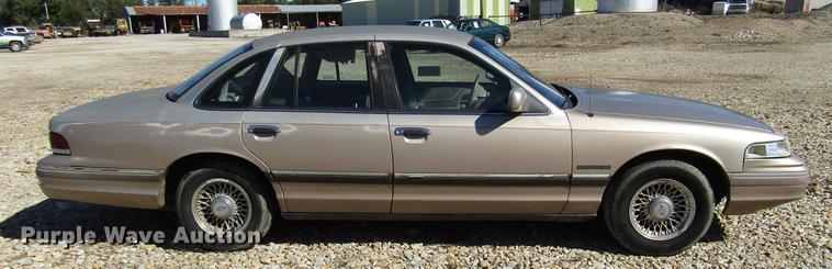image for item DD3732 1993 Ford Crown Victoria