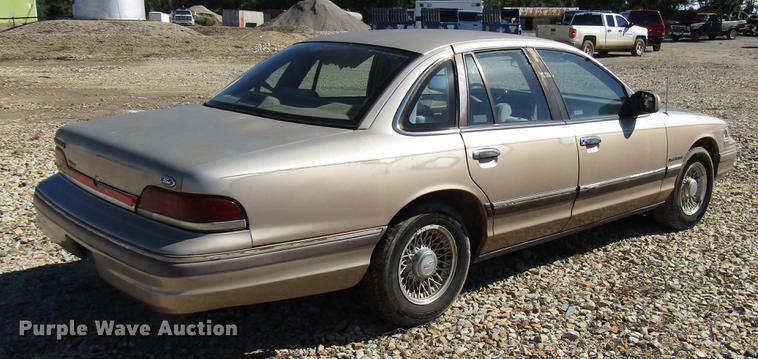 image for item DD3732 1993 Ford Crown Victoria