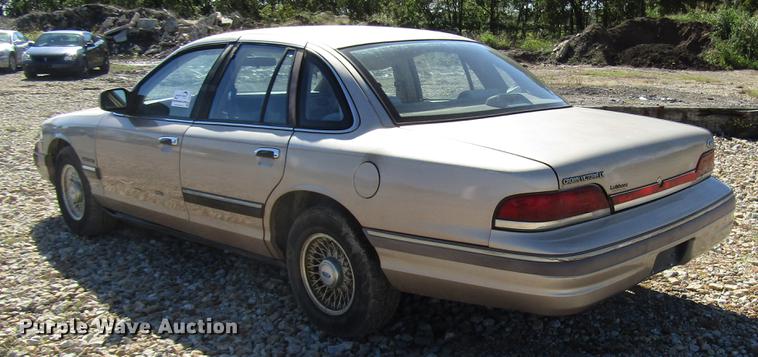 image for item DD3732 1993 Ford Crown Victoria