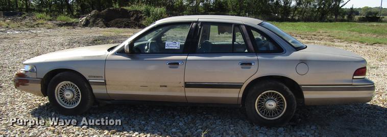 image for item DD3732 1993 Ford Crown Victoria