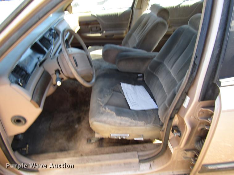 image for item DD3732 1993 Ford Crown Victoria