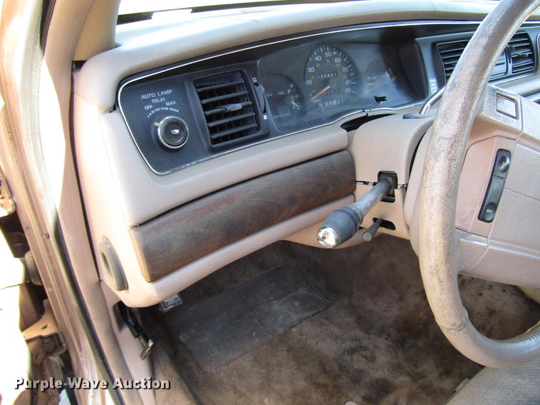 image for item DD3732 1993 Ford Crown Victoria