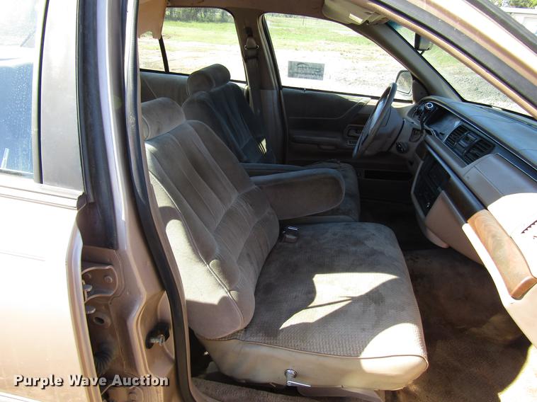 image for item DD3732 1993 Ford Crown Victoria