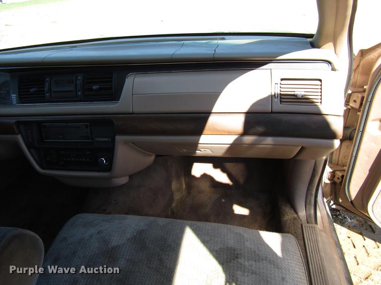 image for item DD3732 1993 Ford Crown Victoria