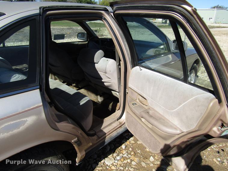 image for item DD3732 1993 Ford Crown Victoria