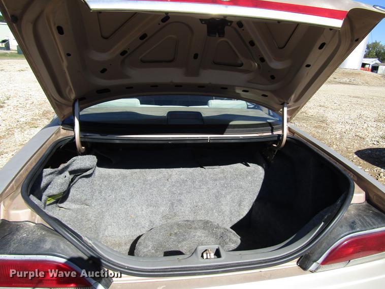 image for item DD3732 1993 Ford Crown Victoria