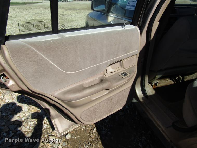 image for item DD3732 1993 Ford Crown Victoria