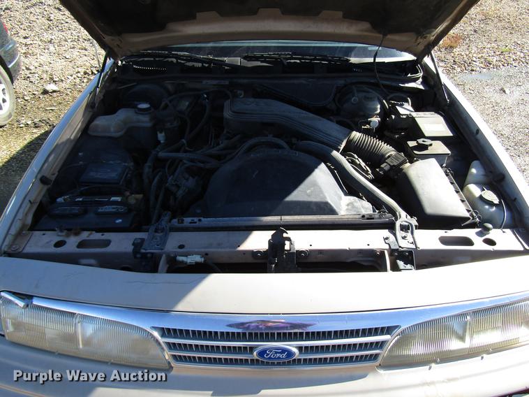 image for item DD3732 1993 Ford Crown Victoria