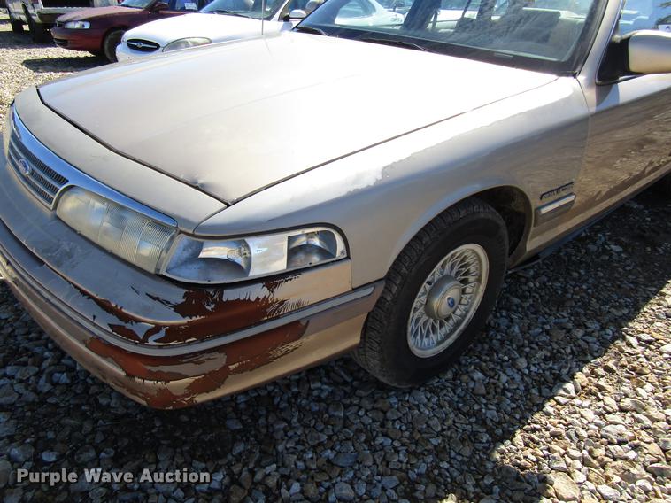 image for item DD3732 1993 Ford Crown Victoria