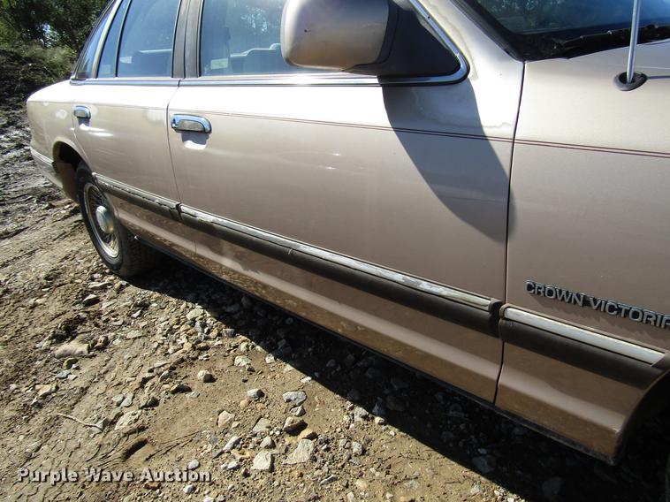 image for item DD3732 1993 Ford Crown Victoria