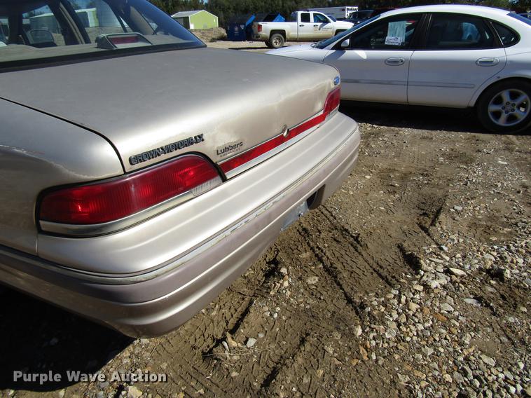 image for item DD3732 1993 Ford Crown Victoria