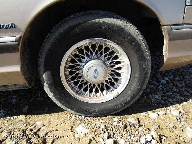 image for item DD3732 1993 Ford Crown Victoria