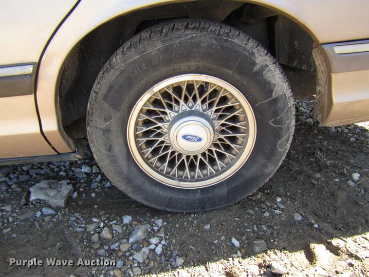 image for item DD3732 1993 Ford Crown Victoria