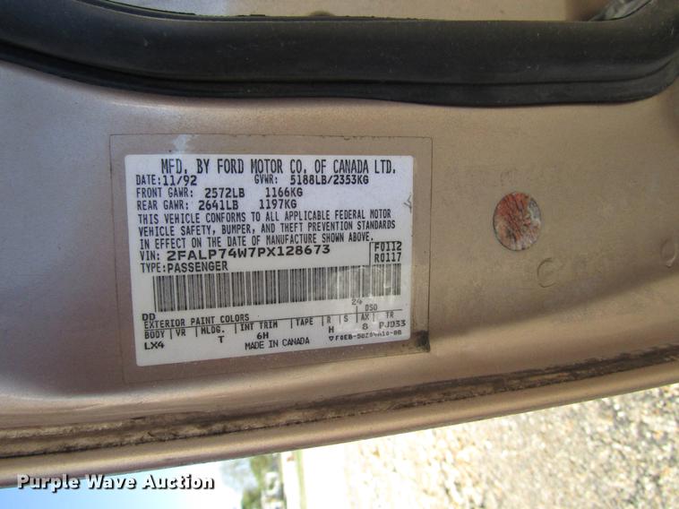 image for item DD3732 1993 Ford Crown Victoria