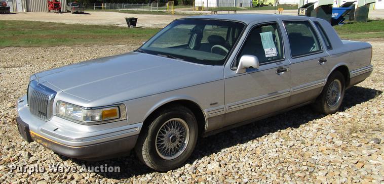 image for item DD3734 1996 Lincoln Town Car