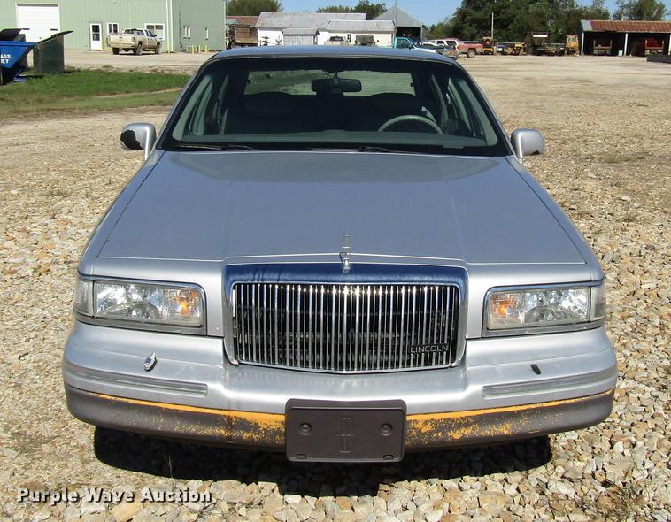 image for item DD3734 1996 Lincoln Town Car
