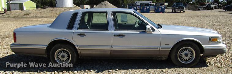 image for item DD3734 1996 Lincoln Town Car