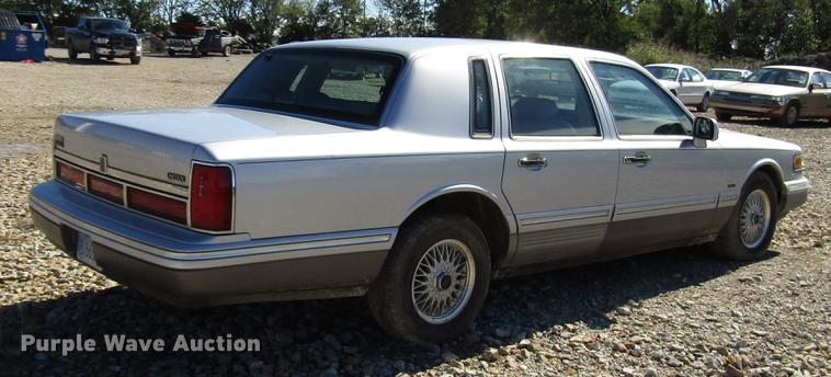 image for item DD3734 1996 Lincoln Town Car