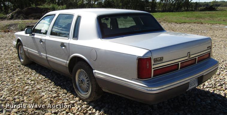 image for item DD3734 1996 Lincoln Town Car