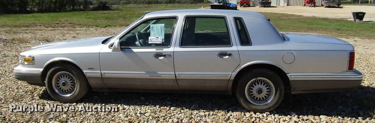 image for item DD3734 1996 Lincoln Town Car