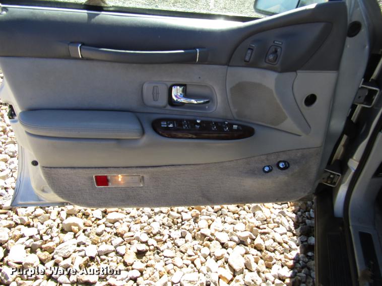image for item DD3734 1996 Lincoln Town Car